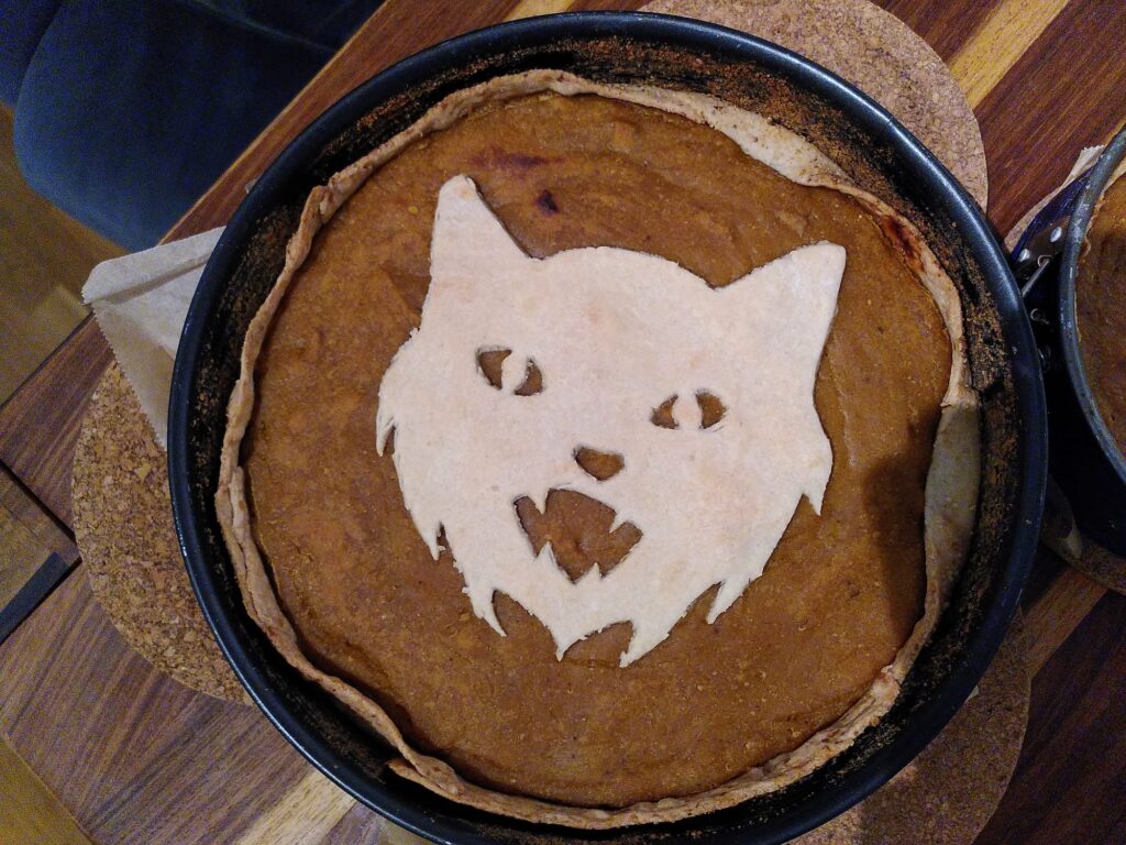 Ein selbstgemachter Pumpkin Pie mit KC-Logo