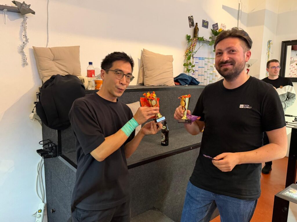 Die Erstplatzierten freuen sich über ihre Preise